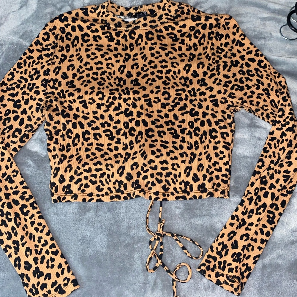 Crop long sleeve with pattern
